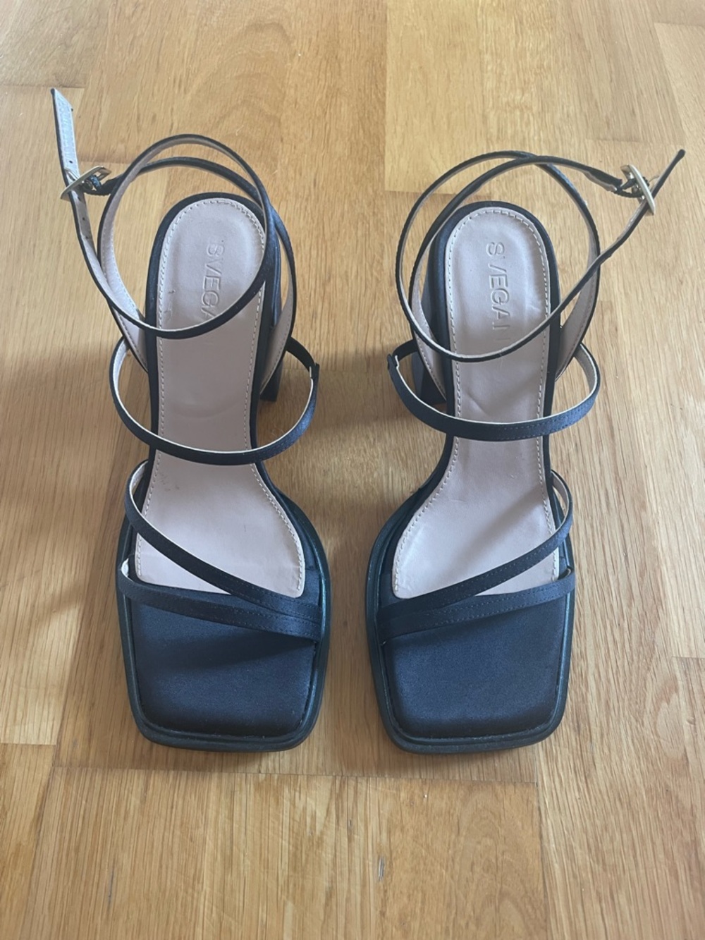 SVEGAN Alexa Platform Heel in Black Satin Size EU 37